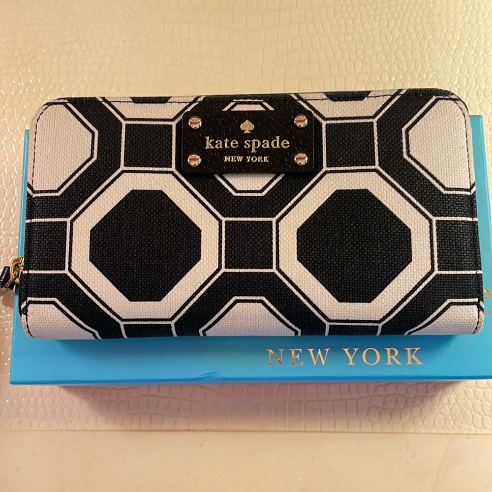 Kate Spade Black and White Geometric Wallet